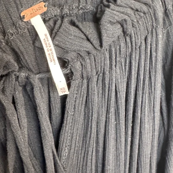 Black Ruffled Button-Down Dress - Picture 6 of 8